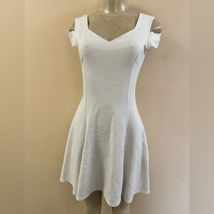 White InsNova Cold Shoulder Flared Little Cocktail Party Skater Dress Sz S EUC